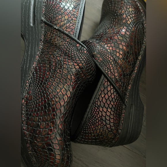 Dansko Professional Clogs Black Metallic Snakeskin Leather–Women’s EU 38/US 7.5 - Picture 1 of 6